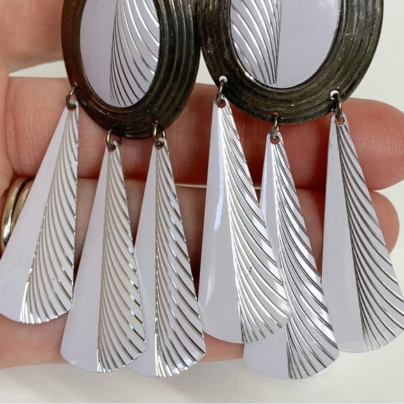 Vintage white enamel concho boho statement earrings with dangling fringe - Picture 9 of 10